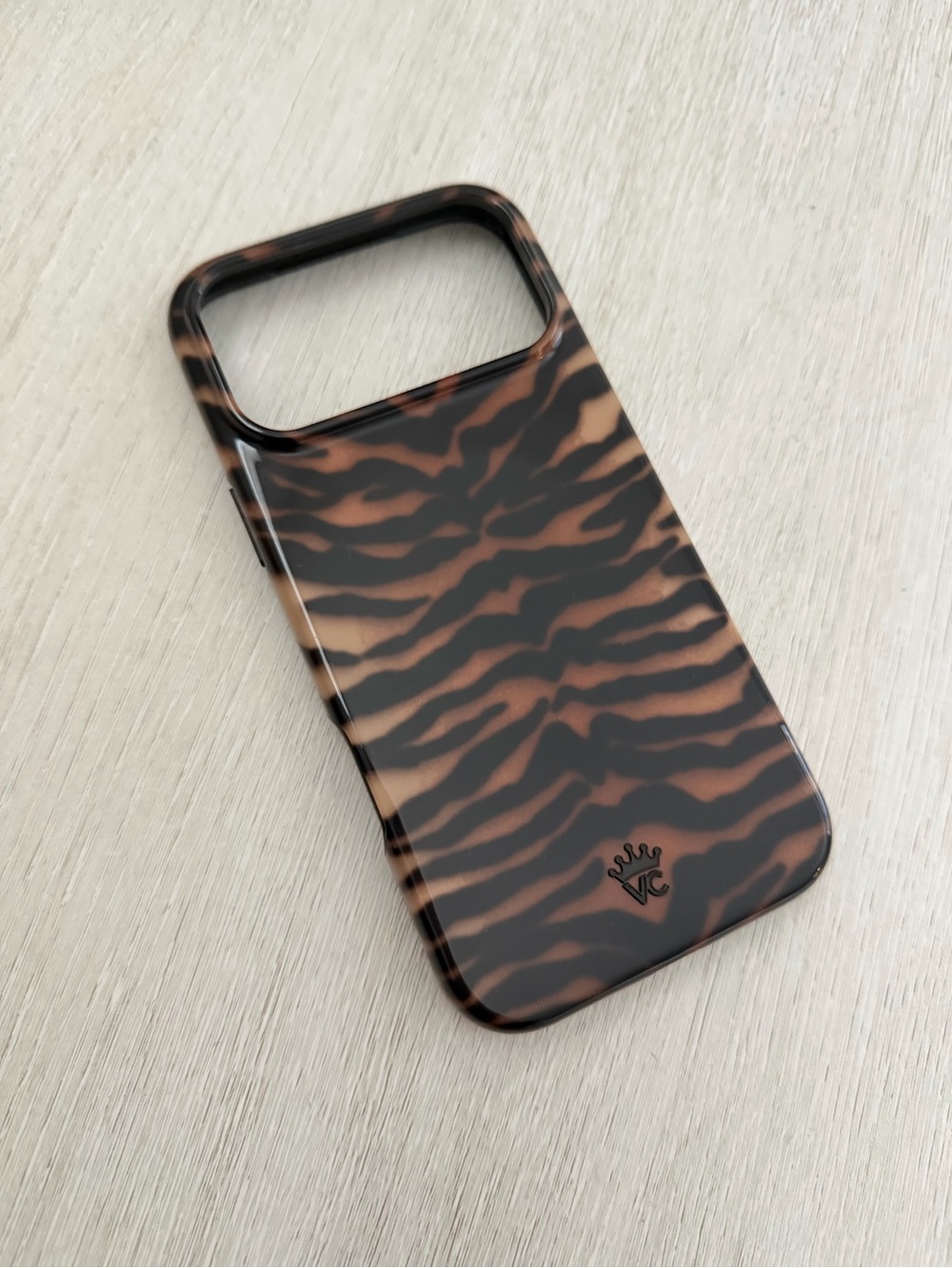 VELVET CAVIAR TIGER PRINT CASE (IPHONE 17 PRO MAX)